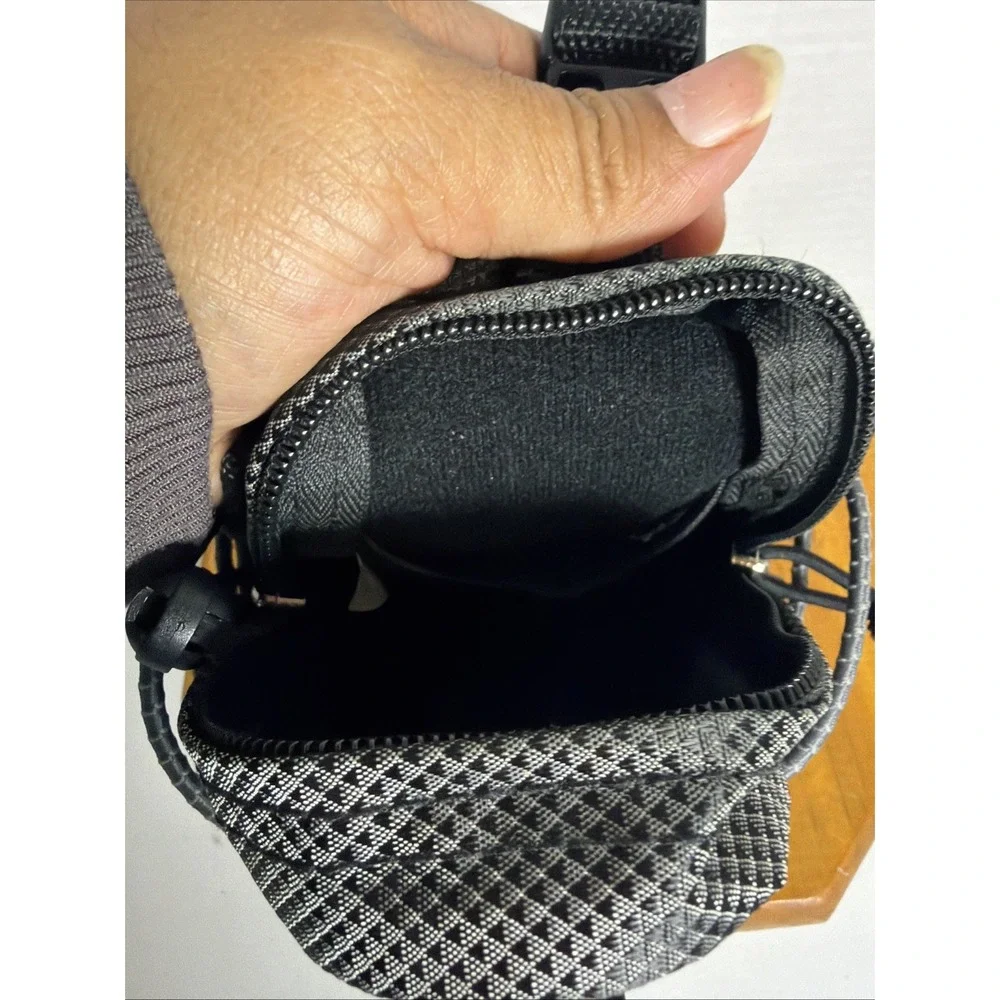 Samsonite Black Camera/Utility Pouch with Compass Belt Loop Travel Bag‎